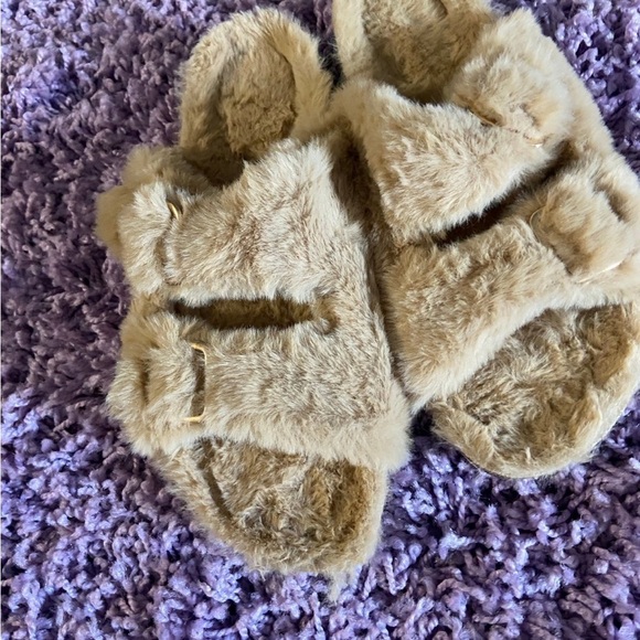 NWOT Size 9 Women’s Taupe Faux Slides - Picture 4 of 9